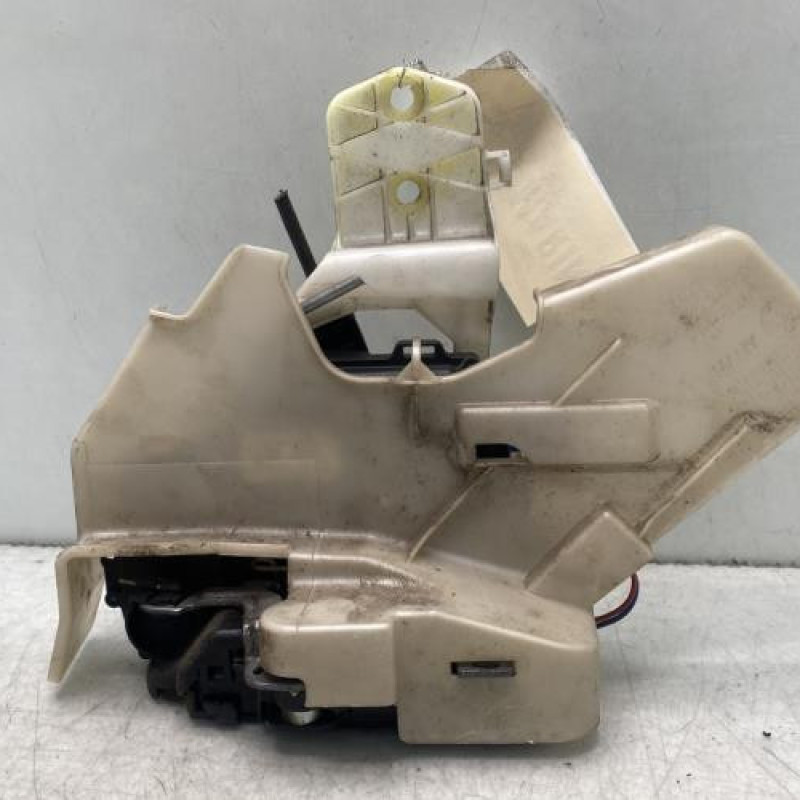 Serrure arriere droit VOLKSWAGEN POLO 4 Photo n°1