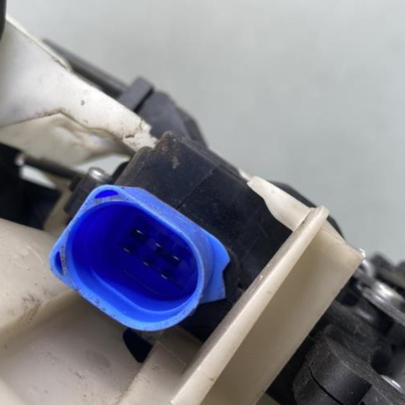 Serrure arriere droit VOLKSWAGEN POLO 4 Photo n°4