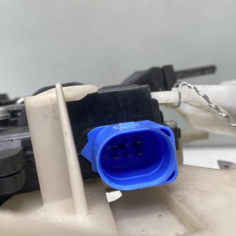 Serrure arriere gauche VOLKSWAGEN POLO 4 Photo n°4