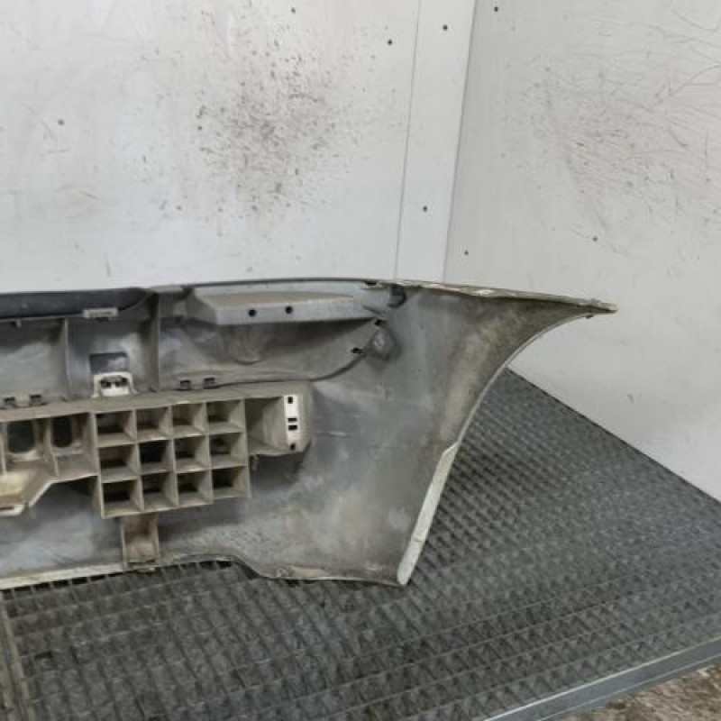 Pare choc arriere RENAULT CLIO 2 Photo n°4