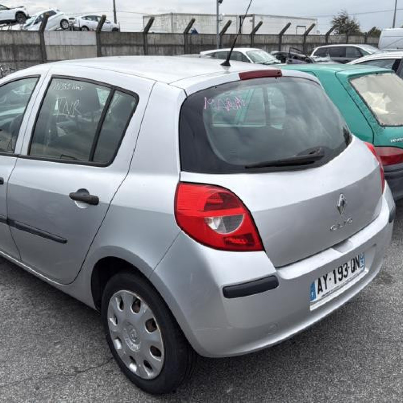 Feu arriere principal gauche (feux) RENAULT CLIO 3 Photo n°7