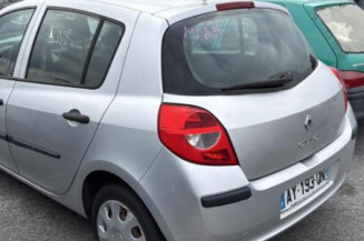 Attache ceinture arriere droit RENAULT CLIO 3