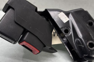 Attache ceinture arriere gauche RENAULT CLIO 3