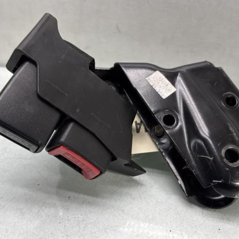 Attache ceinture arriere gauche RENAULT CLIO 3 Photo n°3