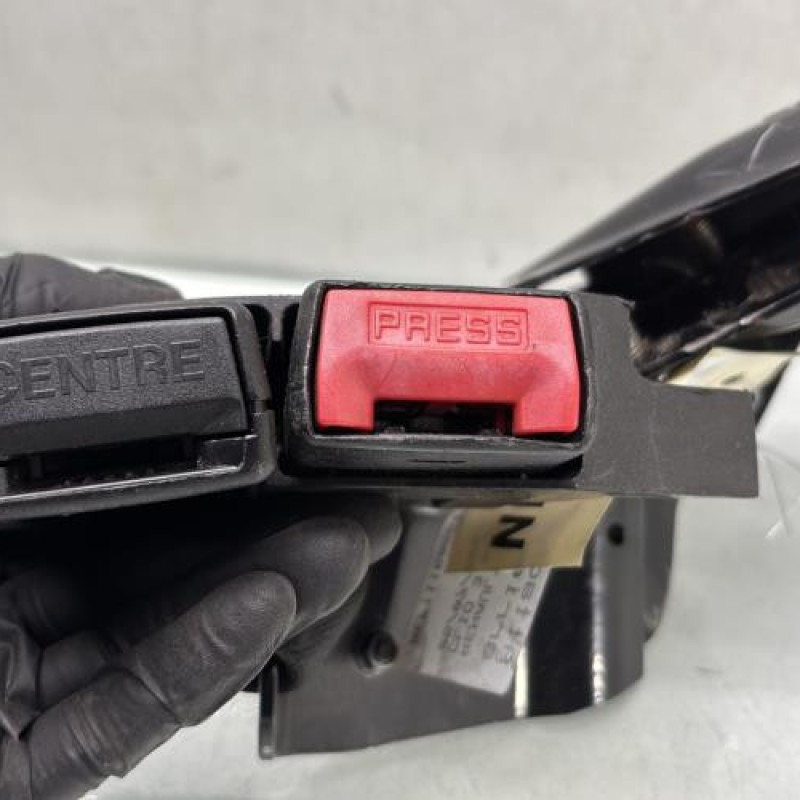 Attache ceinture arriere gauche RENAULT CLIO 3 Photo n°4