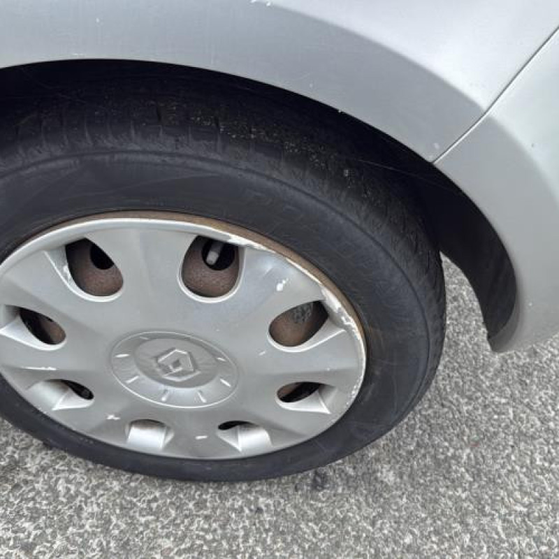 Feu arriere stop central RENAULT CLIO 3 Photo n°15