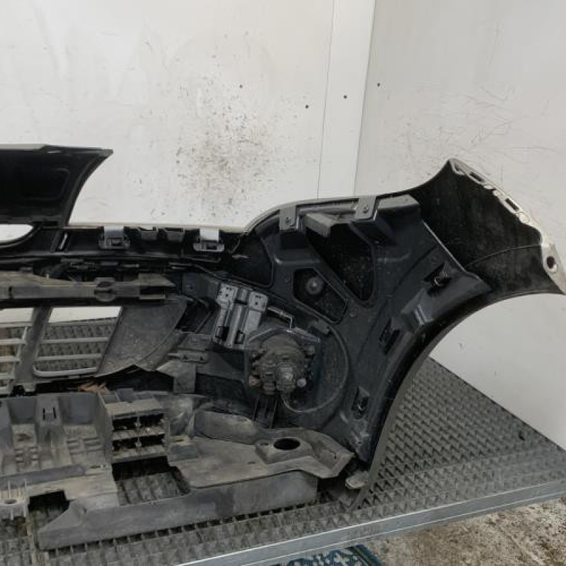 Pare choc avant RENAULT MEGANE 3 Photo n°4