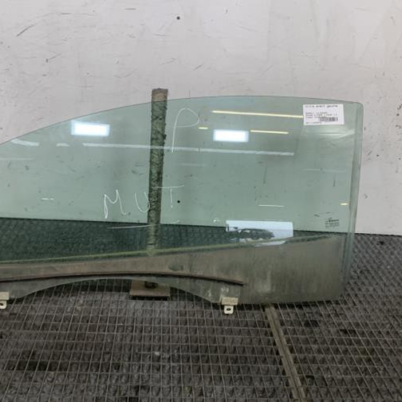 Vitre avant gauche RENAULT MEGANE 3 Photo n°1