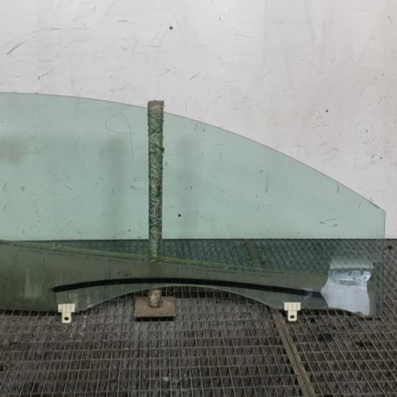 Vitre avant gauche RENAULT MEGANE 3 Photo n°4