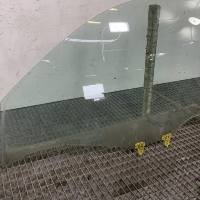 Vitre avant gauche NISSAN MICRA 3 Photo n°2