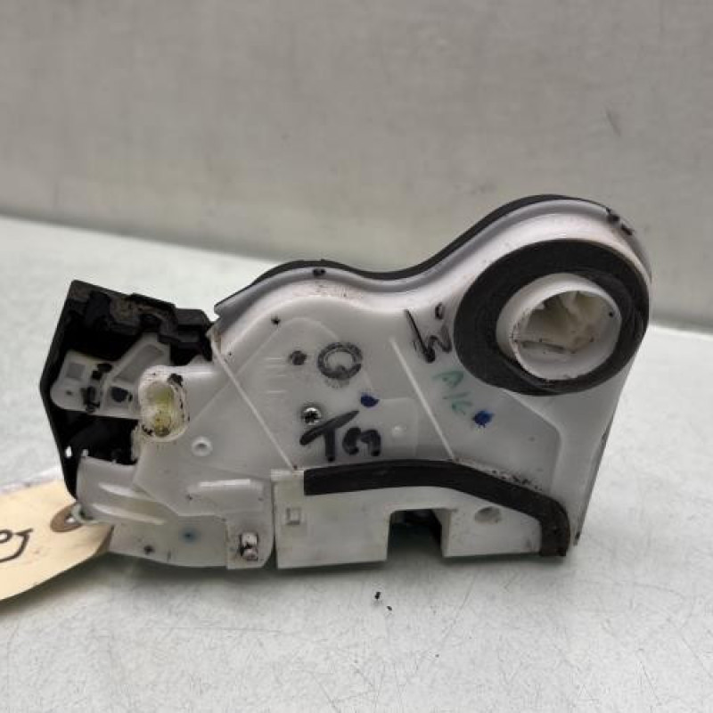 Serrure arriere droit SUZUKI BALENO 2 Photo n°3