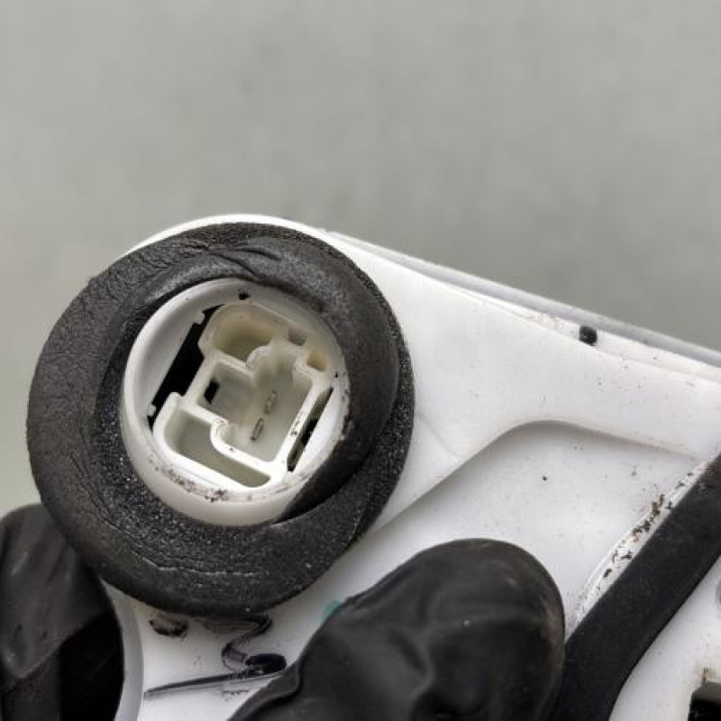 Serrure arriere droit SUZUKI BALENO 2 Photo n°4