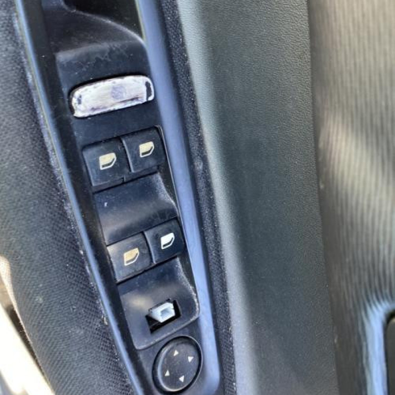 Pare boue avant droit CITROEN C4 1 Photo n°17