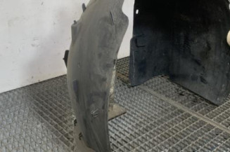 Pare boue avant droit PEUGEOT 208 1