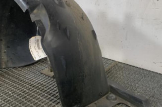 Pare boue avant droit PEUGEOT 208 1