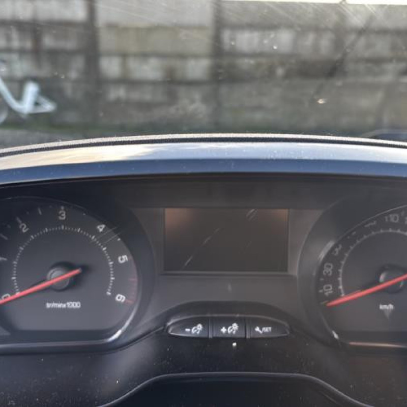 Pare boue avant droit PEUGEOT 208 1 Photo n°19