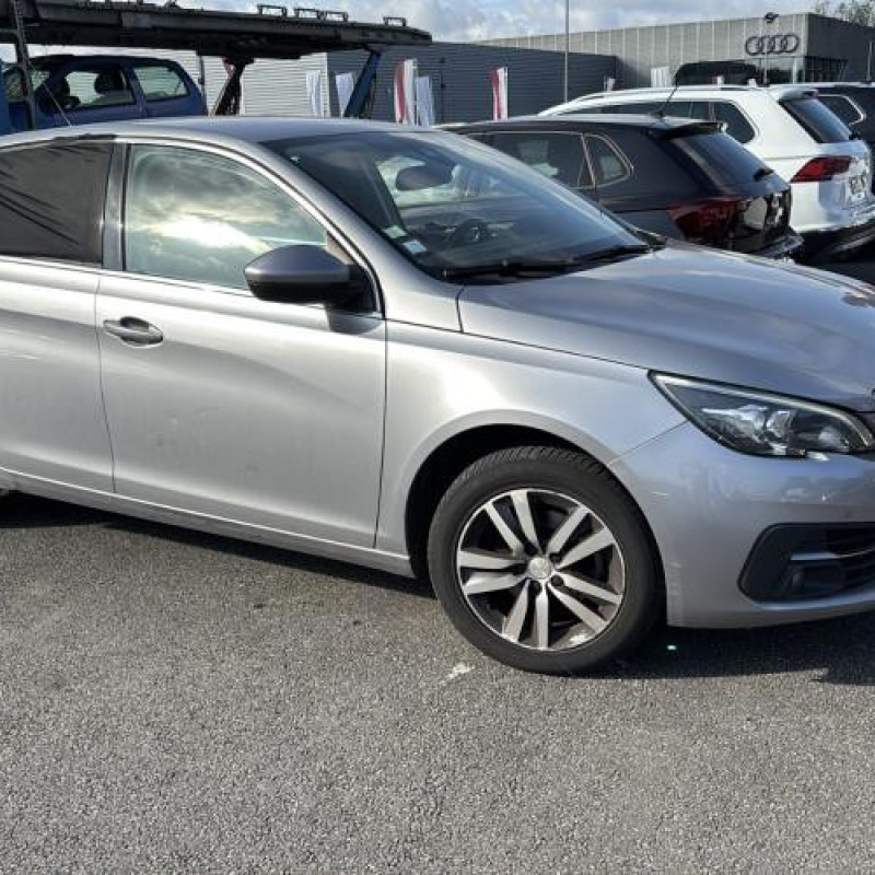 Pare boue arriere droit PEUGEOT 308 2 Photo n°6