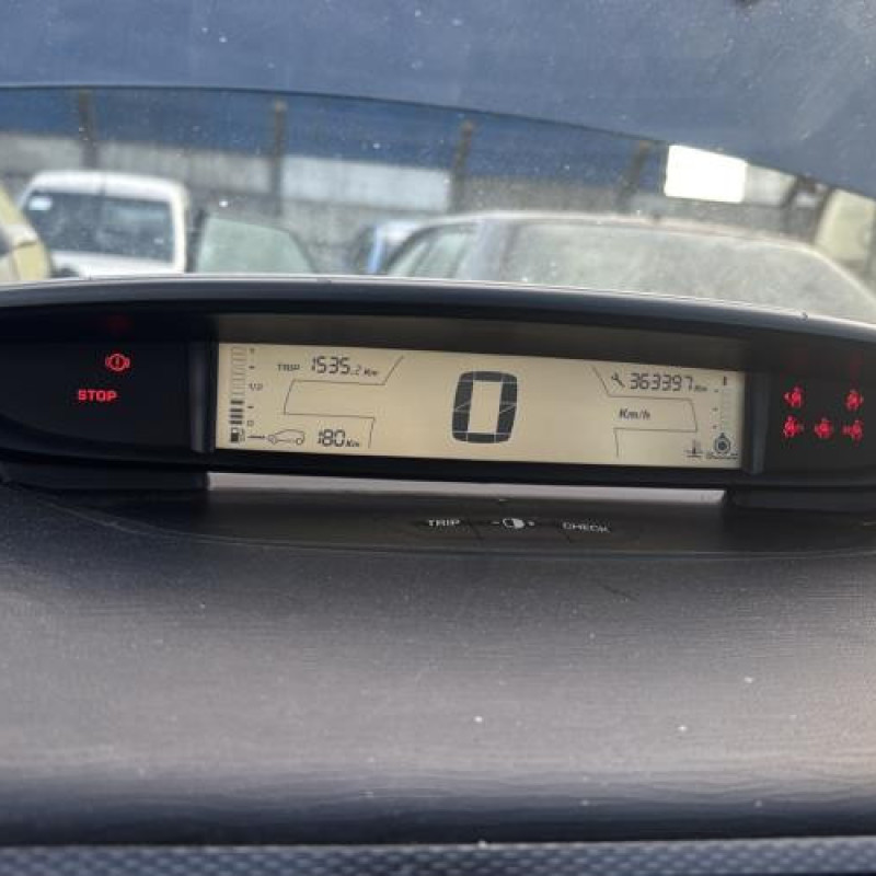 Pare boue avant droit CITROEN C4 1 Photo n°20