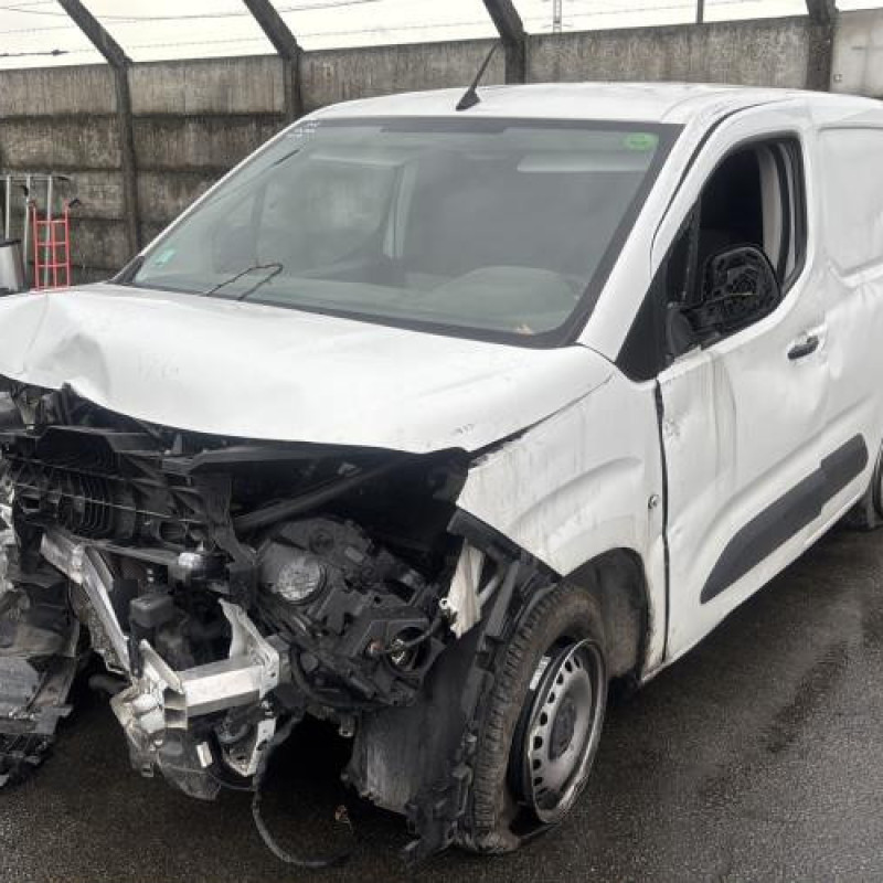 Pare boue arriere droit PEUGEOT PARTNER 3 Photo n°8