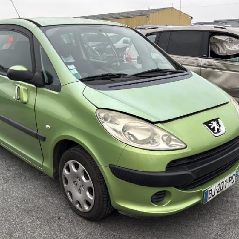 Pare boue avant gauche PEUGEOT 1007 Photo n°5