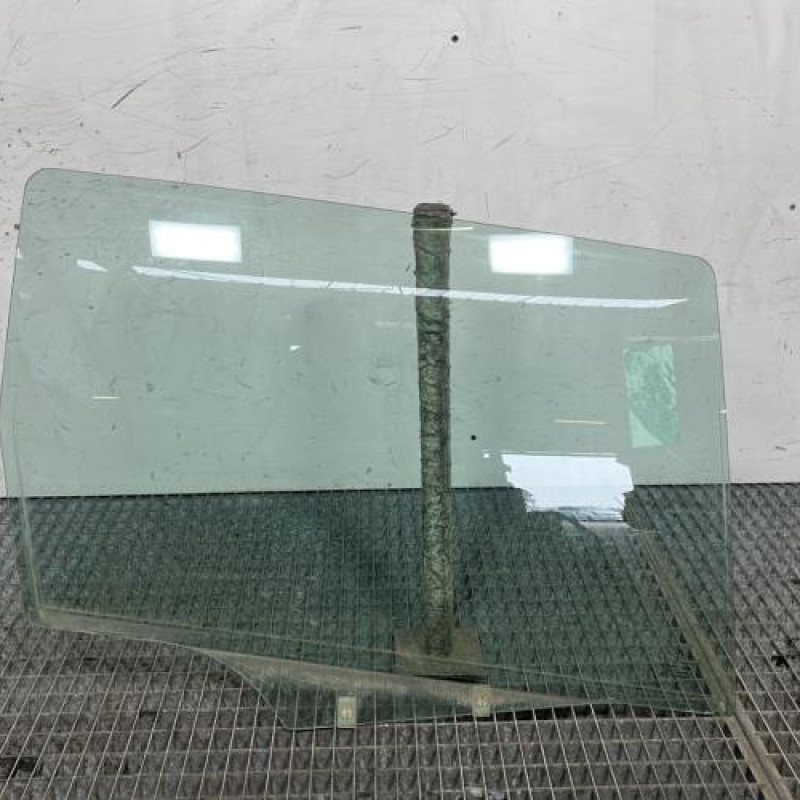 Vitre arriere droit PEUGEOT 307 Photo n°1