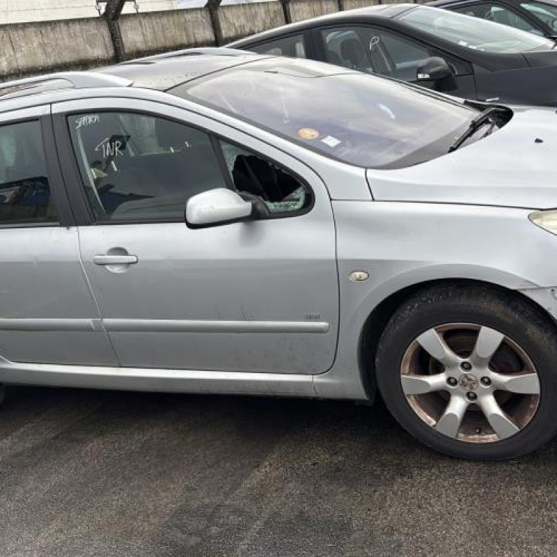 Vitre arriere droit PEUGEOT 307 Photo n°8