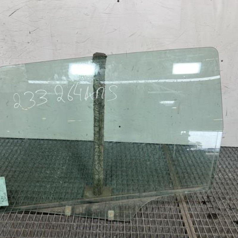 Vitre arriere gauche PEUGEOT 307 Photo n°1