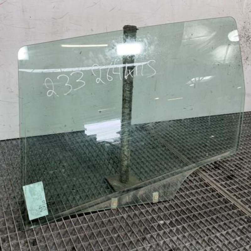 Vitre arriere gauche PEUGEOT 307 Photo n°2