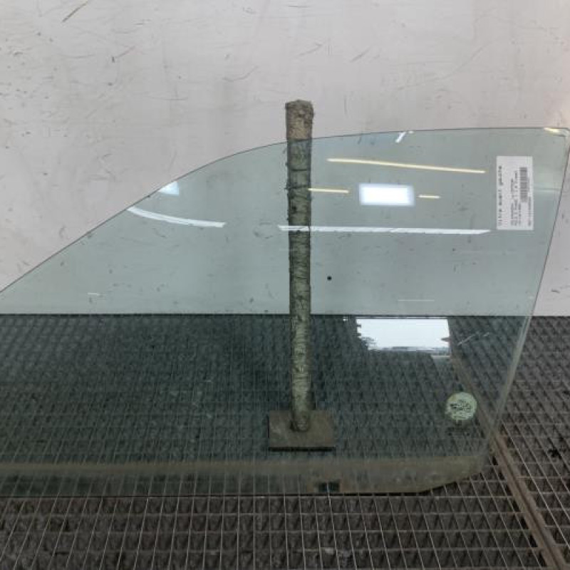 Vitre avant gauche VOLKSWAGEN POLO 3 Photo n°1