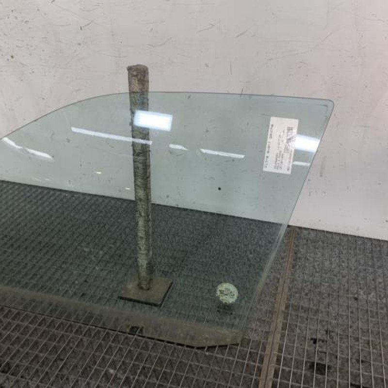 Vitre avant gauche VOLKSWAGEN POLO 3 Photo n°3