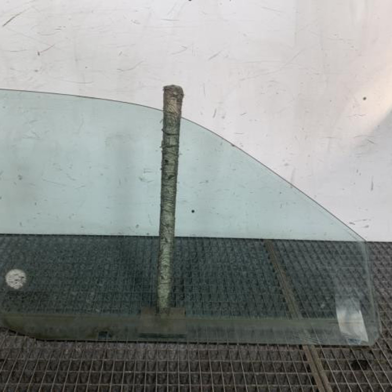 Vitre avant gauche VOLKSWAGEN POLO 3 Photo n°4