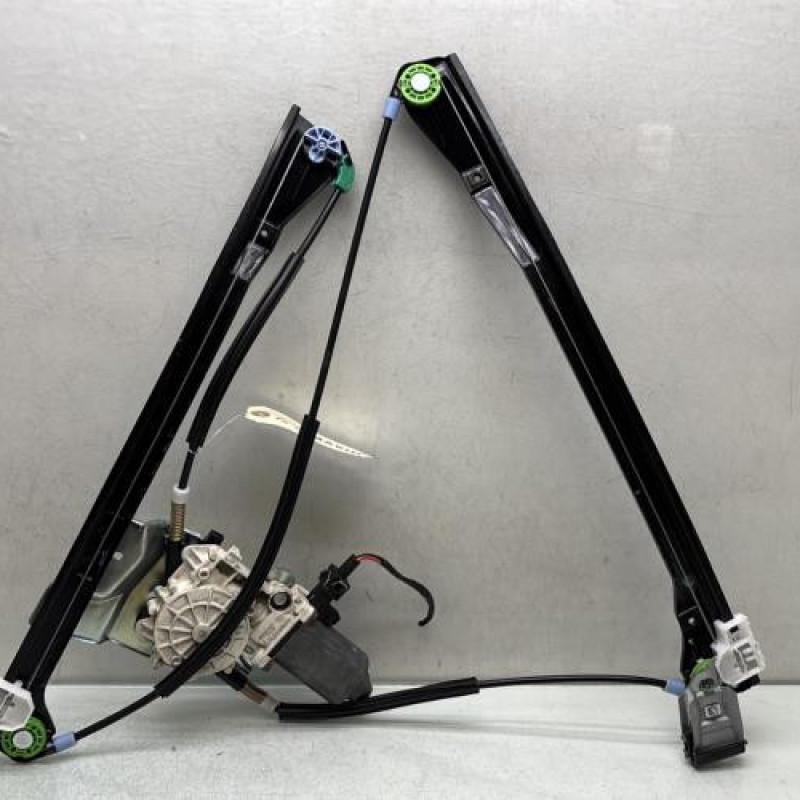 Leve vitre electrique avant droit VOLKSWAGEN POLO 3 Photo n°1