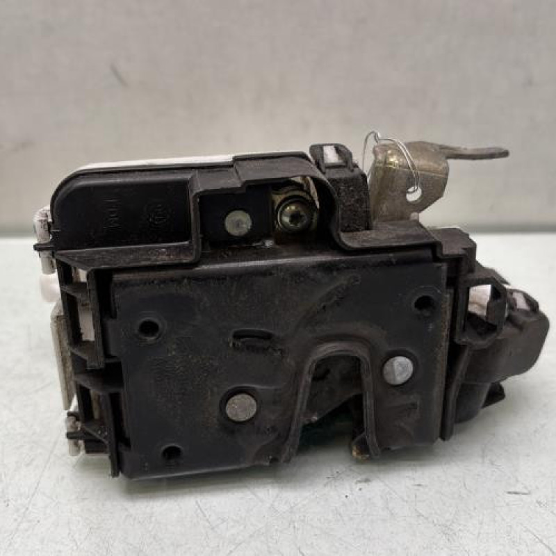 Serrure avant gauche VOLKSWAGEN POLO 3 Photo n°1