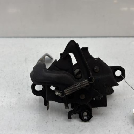 Fermeture de capot TOYOTA YARIS 3 Photo n°1