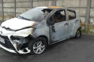 Fermeture de capot TOYOTA YARIS 3