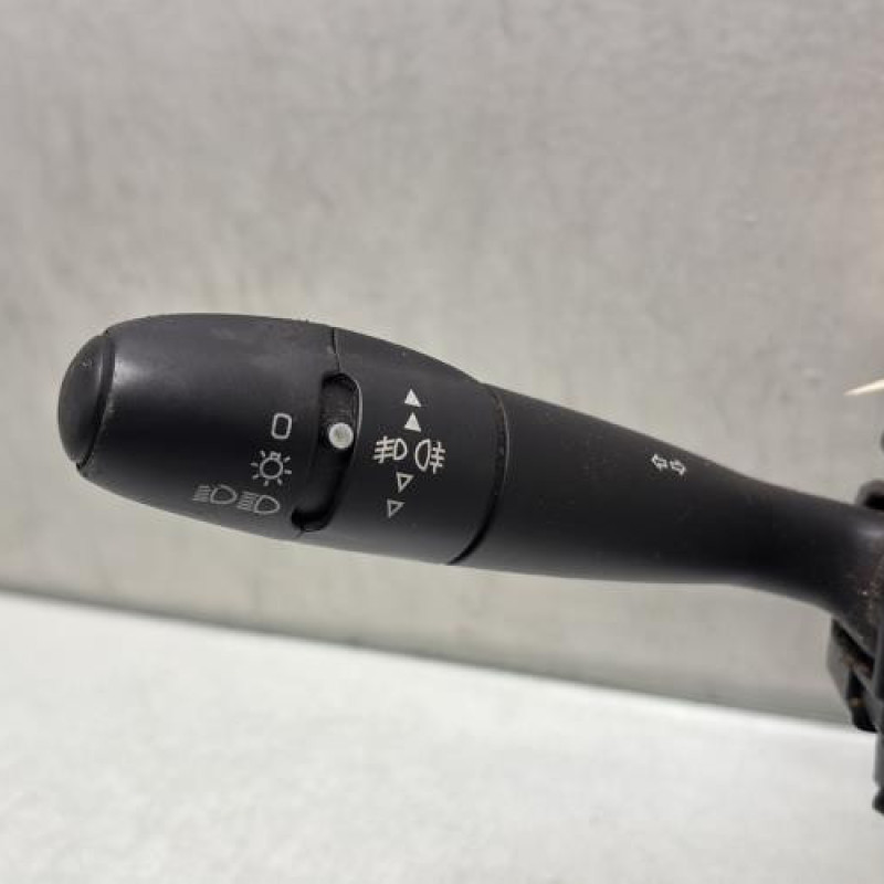 Com (Bloc Contacteur Tournant+Commodo Essuie Glace+Commodo Phare) CITROEN C2 Photo n°2