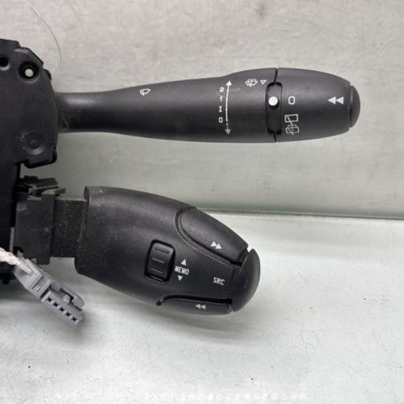 Com (Bloc Contacteur Tournant+Commodo Essuie Glace+Commodo Phare) CITROEN C2 Photo n°4