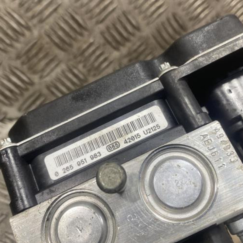 Bloc ABS (freins anti-blocage) CITROEN C4 2 Photo n°4