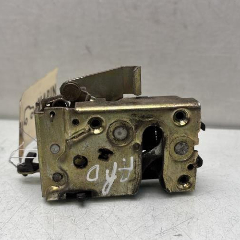 Serrure arriere droit PEUGEOT 106 Photo n°1