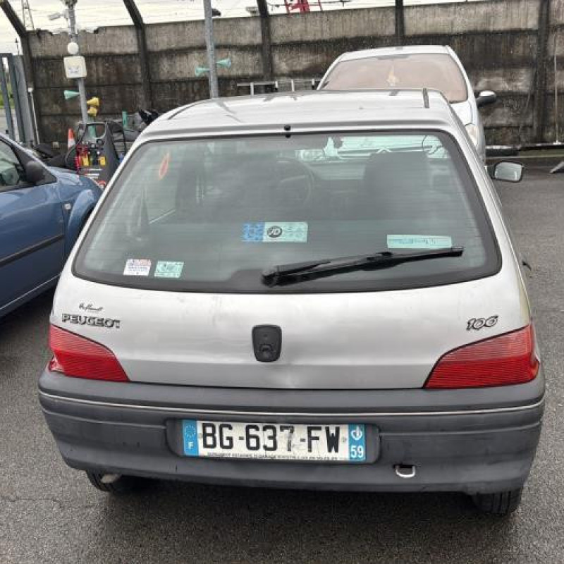 Serrure avant droit PEUGEOT 106 Photo n°8