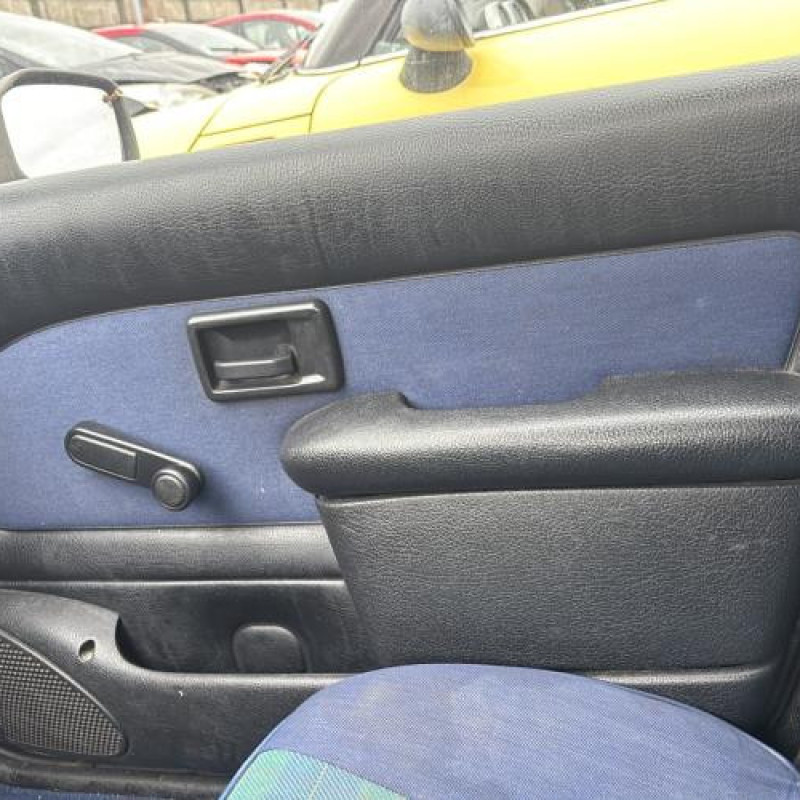 Serrure avant droit PEUGEOT 106 Photo n°12