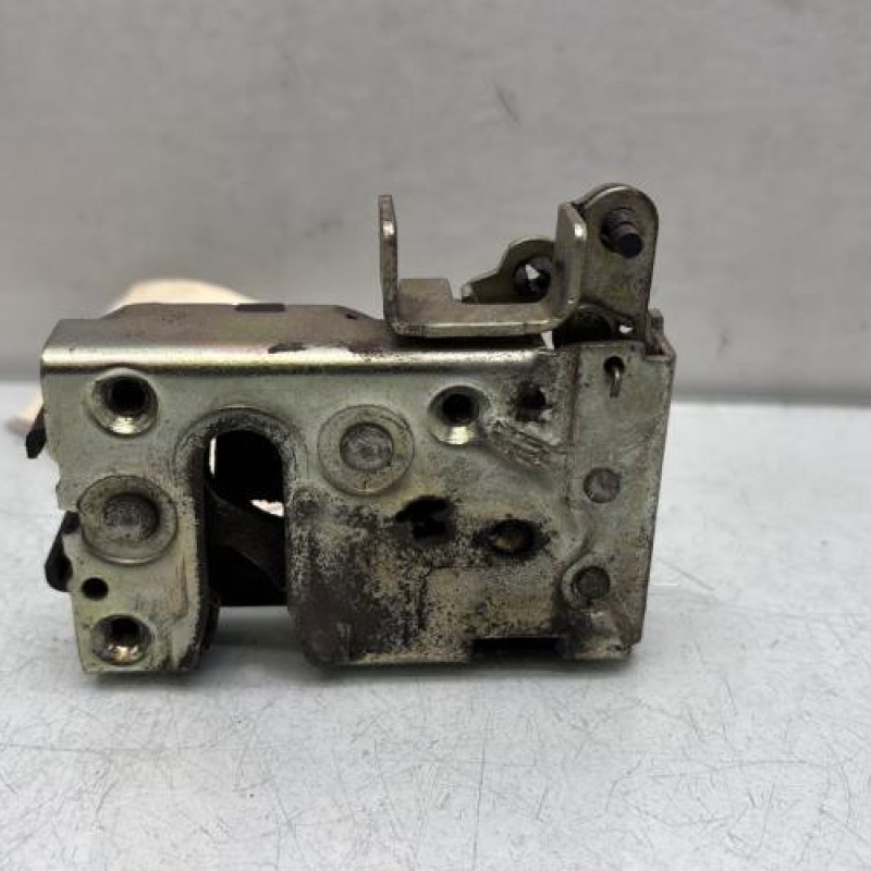 Serrure avant gauche PEUGEOT 106 Photo n°1