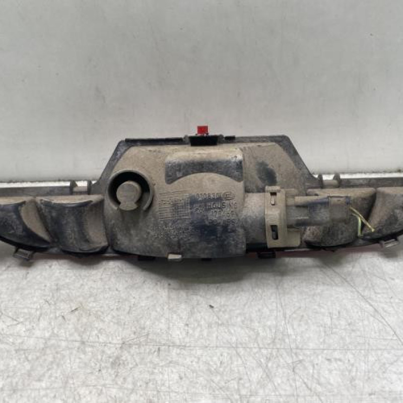 Anti brouillard arriere PEUGEOT 208 1 Photo n°2