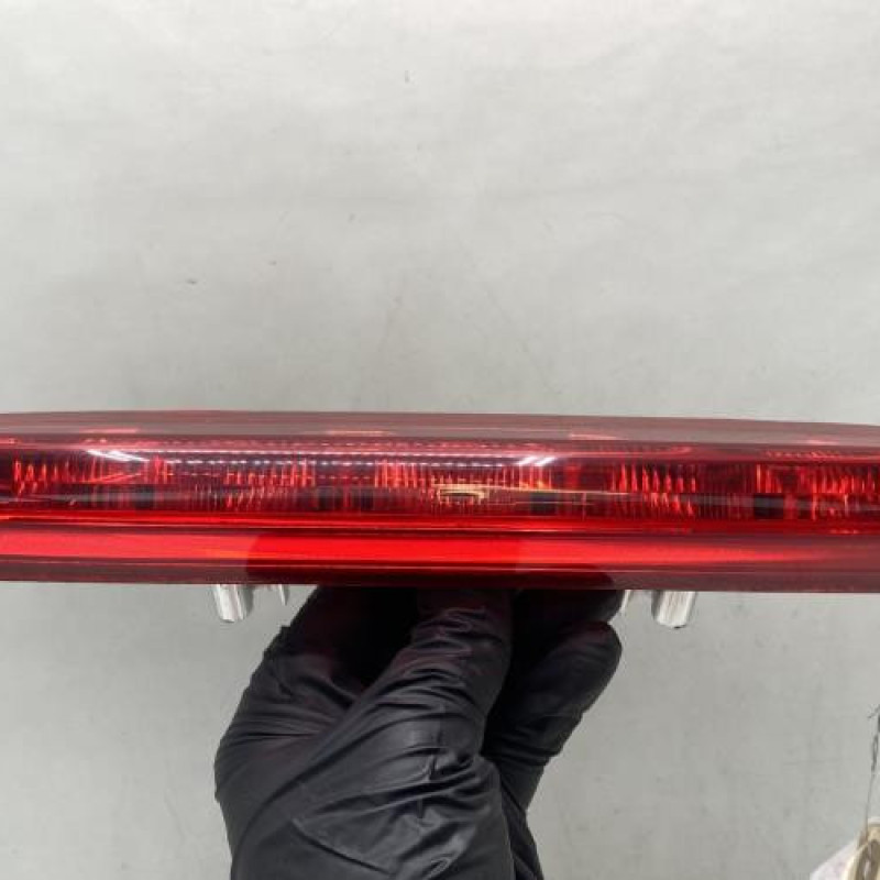 Feu arriere stop central PEUGEOT 208 1 Photo n°1