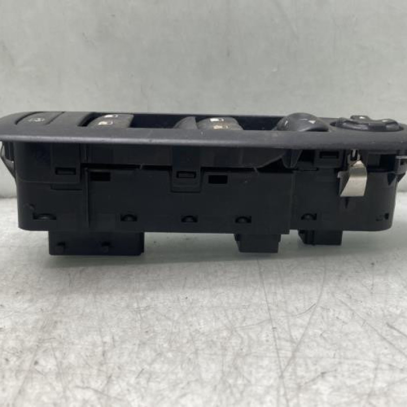 Interrupteur de leve vitre avant gauche PEUGEOT 208 1 Photo n°2