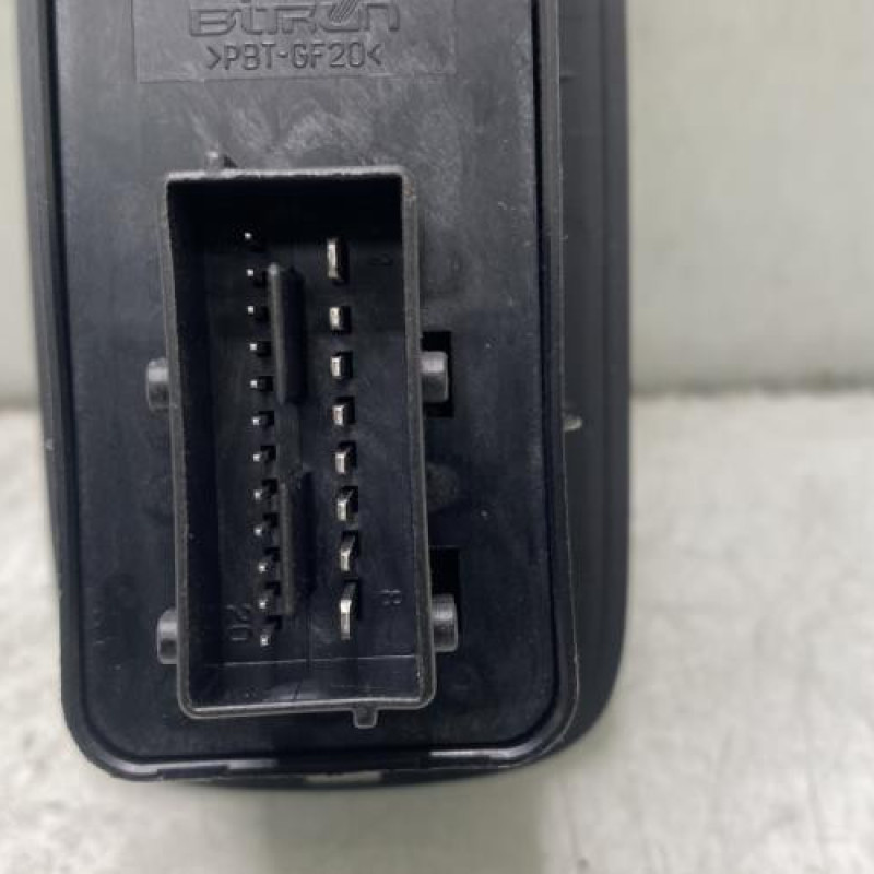 Interrupteur de leve vitre avant gauche PEUGEOT 208 1 Photo n°4