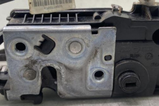 Serrure arriere droit PEUGEOT 208 1