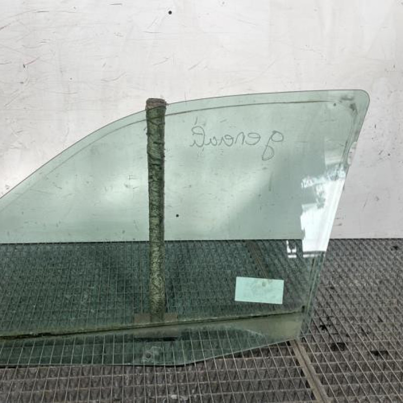 Vitre avant droit RENAULT CLIO 2 Photo n°4