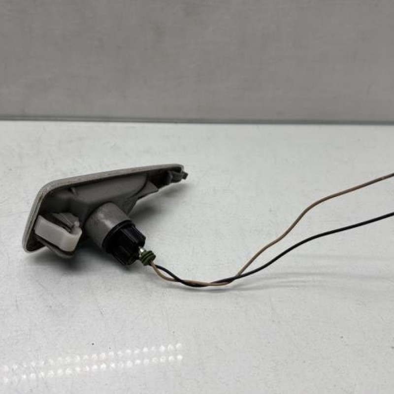 Repetiteur clignotant avant gauche (Feux) DACIA SANDERO 1 Photo n°2