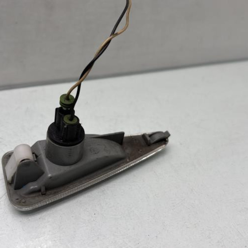 Repetiteur clignotant avant gauche (Feux) DACIA SANDERO 1 Photo n°3